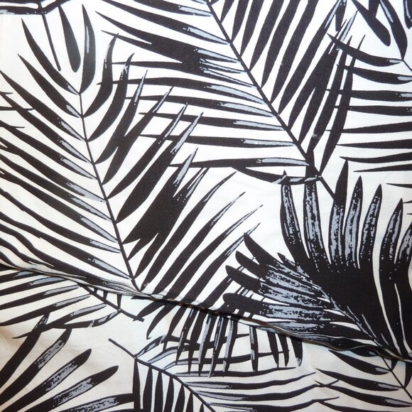 Fabric with white flower and fern pattern on a black background - Picture 1 of 3